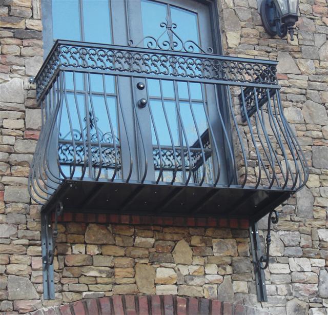 8 Outstanding and Economical Balcony Styles
