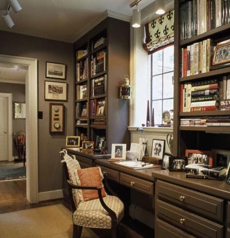 The use of space is really important while decorating your home office 