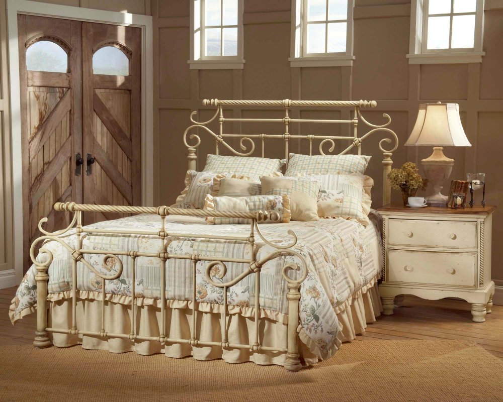 Farmhouse Bedroom Decorating Ideas White Metal Bed