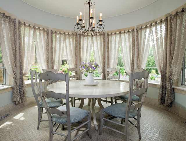 7.Casual Chic DIning Room