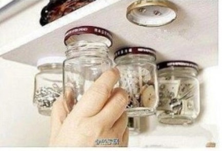 4.Add the jar to the lid
