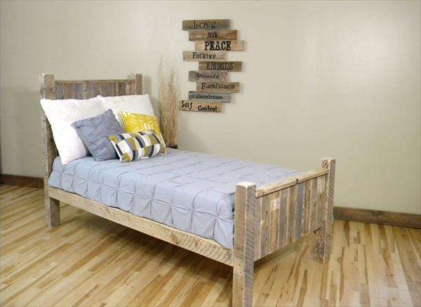 Kid's Bed from pallet