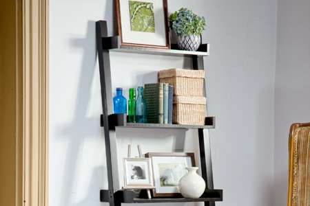 Create a sturdy bookshelf from an old ladder