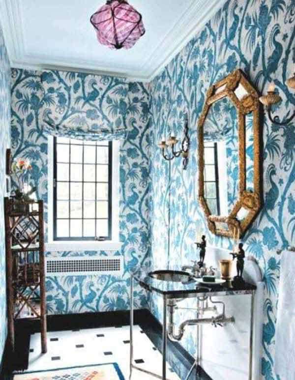 FLoral Wallpaer will give a lively character to the bathroom