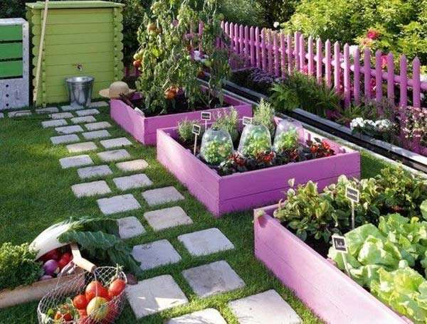 painted pallets as borders