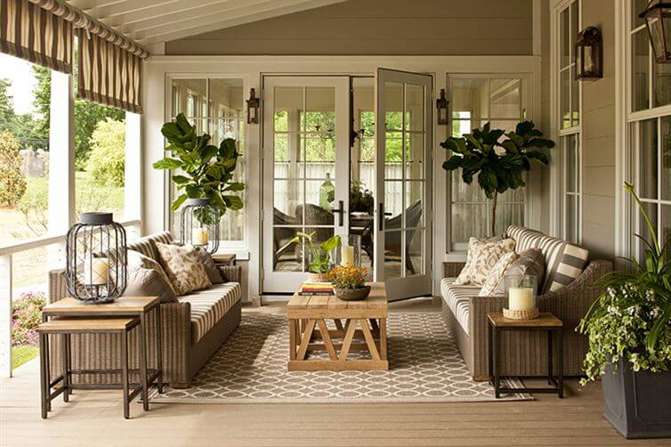 2.A porch rug is a must