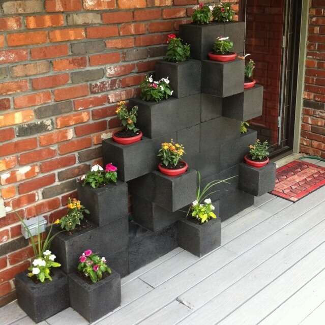 10 Awesome Ideas to Design a Cinder Block Garden