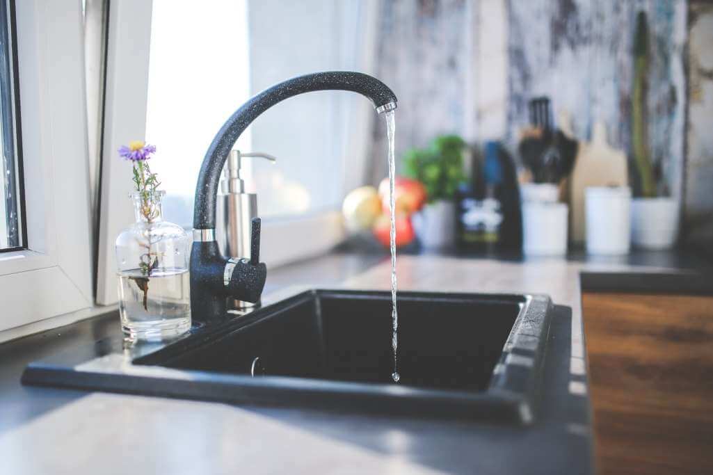 water-kitchen-black-design (1)