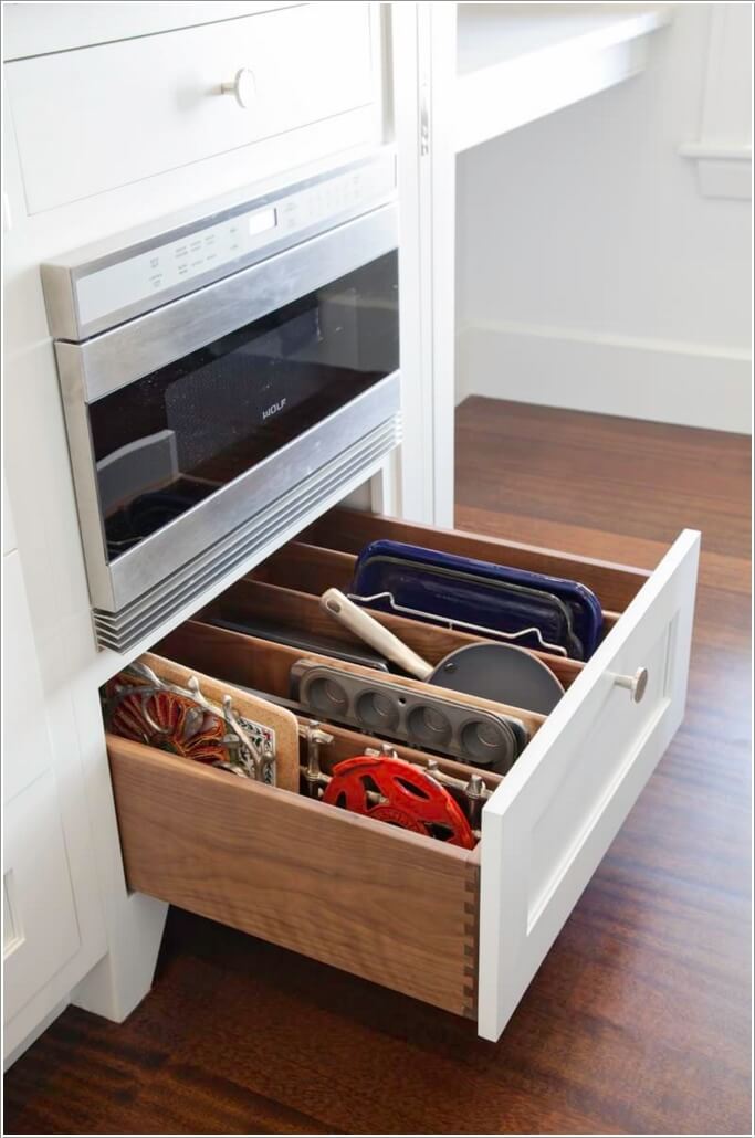 10 Practical Cookie Sheet and Baking Tray Storage Ideas 2