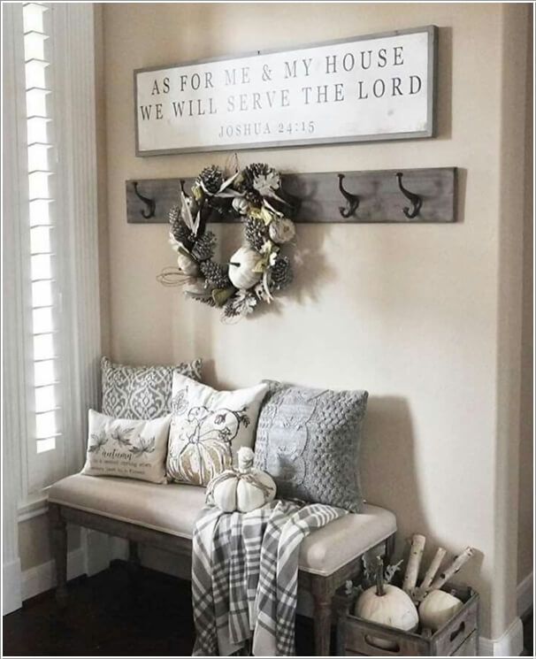 10 Chic Ways to Decorate Your Entryway Wall 2