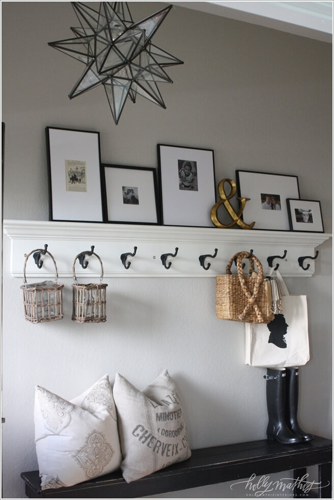 10 Chic Ways to Decorate Your Entryway Wall 9