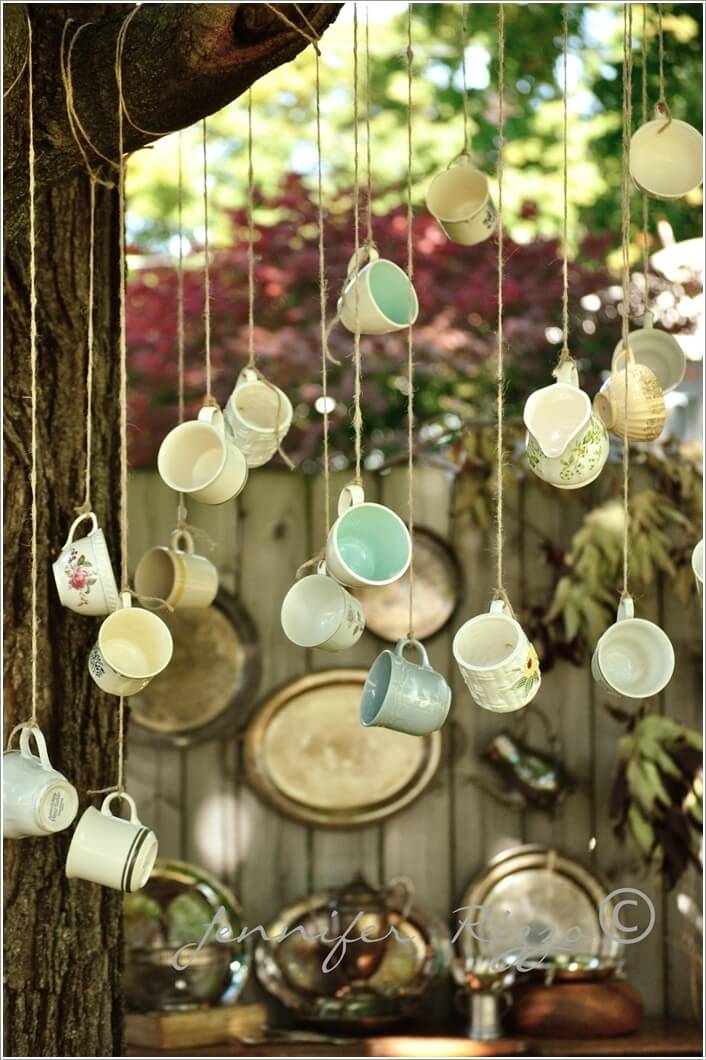 10 Wonderful Ideas to Decorate An Outdoor Tree 7