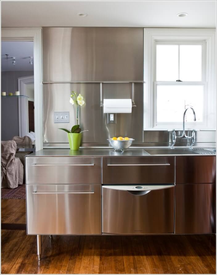 10 Chic Ways to add Metallic Accents to Your Kitchen 10