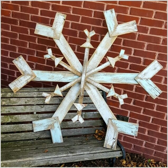 10-creative-pallet-christmas-decorations-to-try-this-year-4