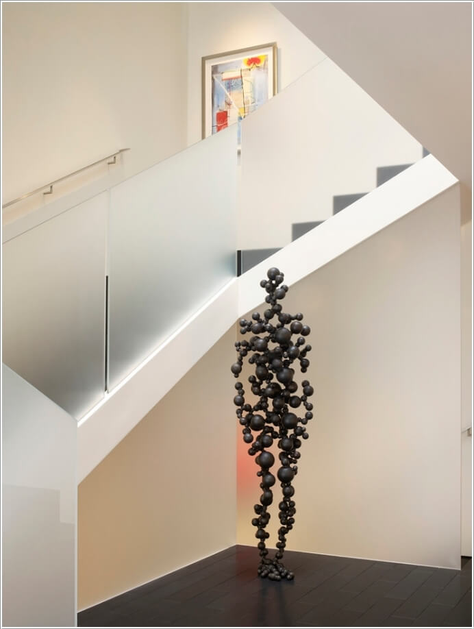 10-artistic-ways-to-decorate-your-staircase-area-3