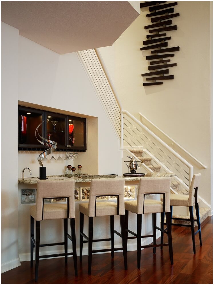 10-artistic-ways-to-decorate-your-staircase-area-5