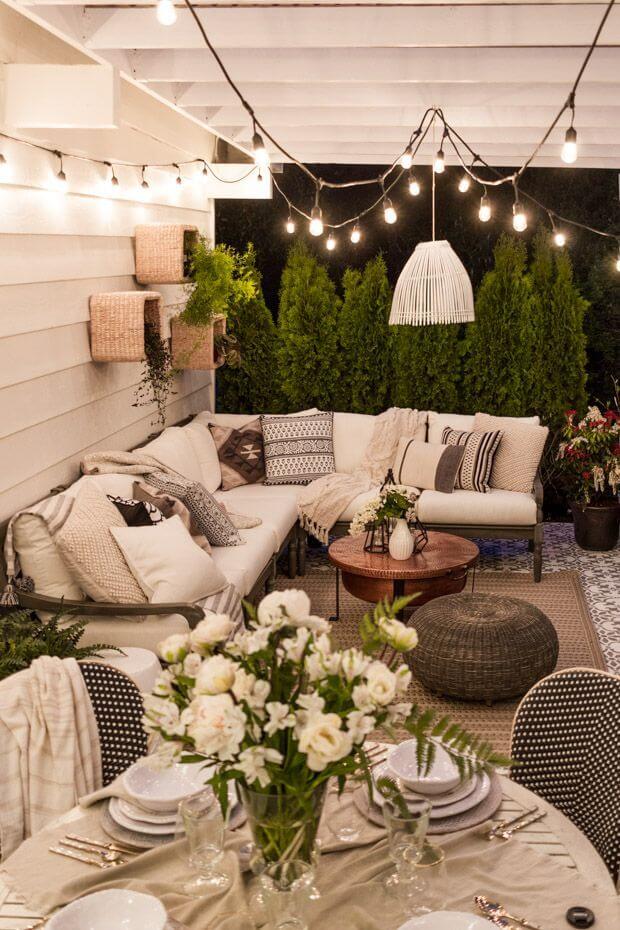 10 Wonderful DIY Outdoor Planter Shelf Ideas