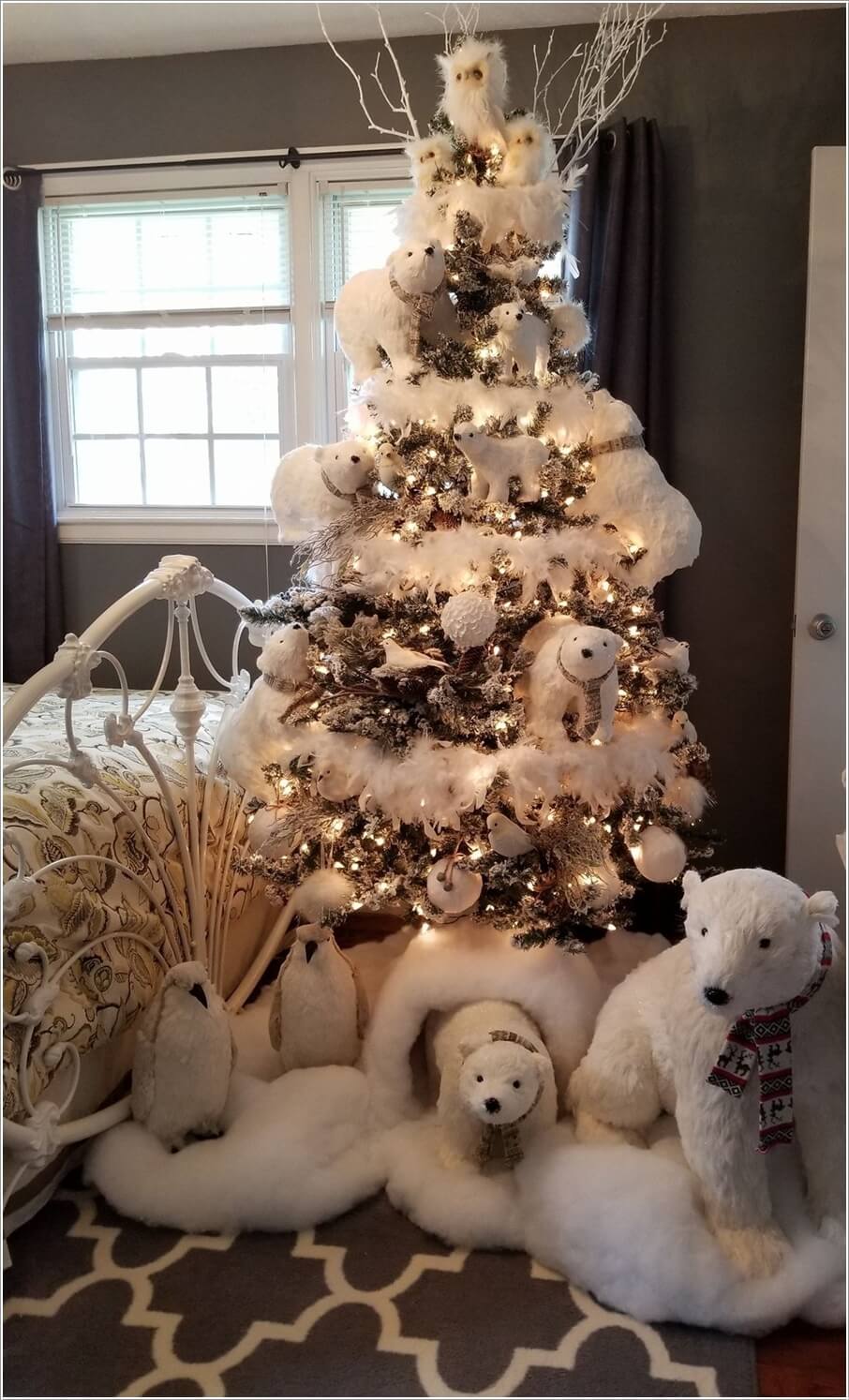 10 Creative Christmas Tree Ideas 