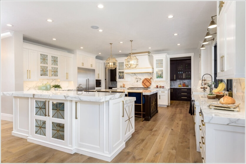  Black and White Kitchen