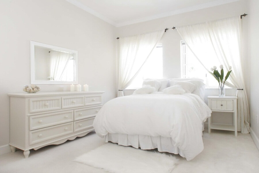 Tips to Decorate a Bedroom with White Furniture 