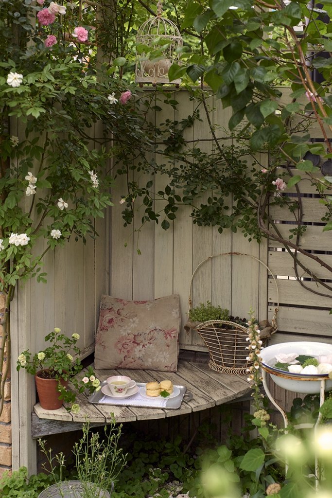 Garden Nook Seating Ideas