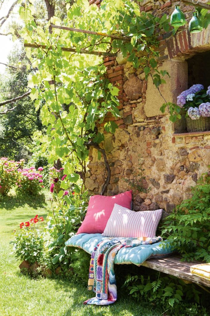 Garden Nook Seating Ideas