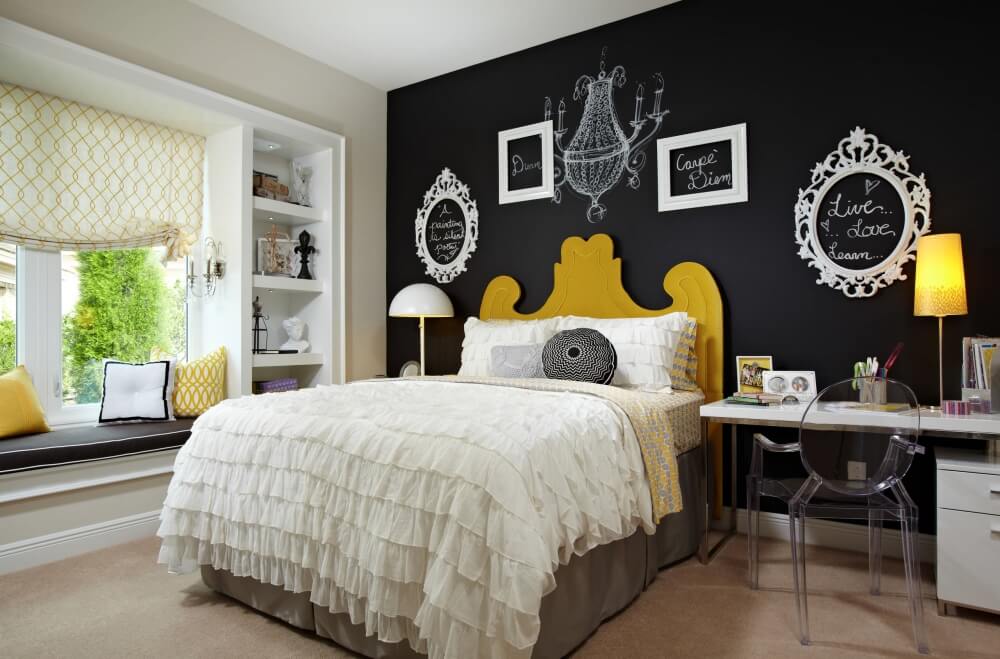  Ideas To Decorate a Black Wall 