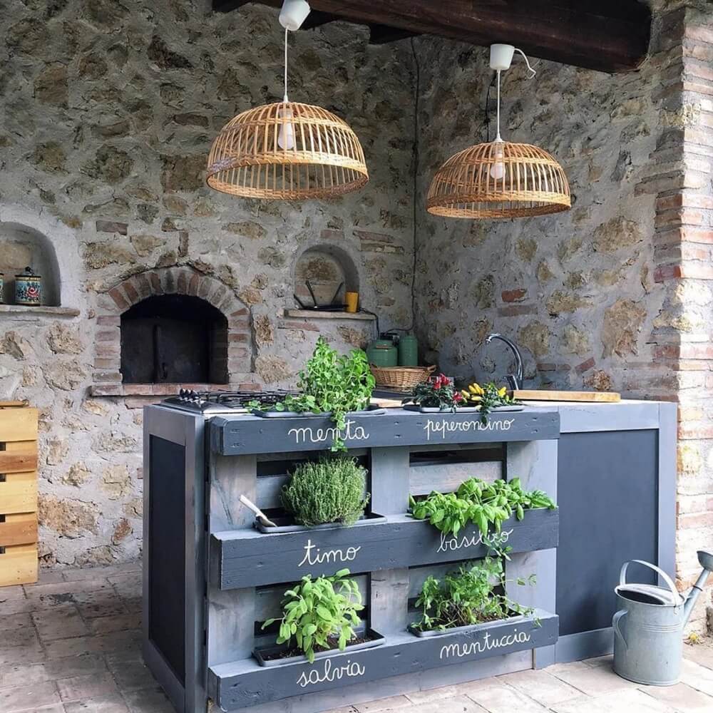 15 Interesting Outdoor Kitchen Features