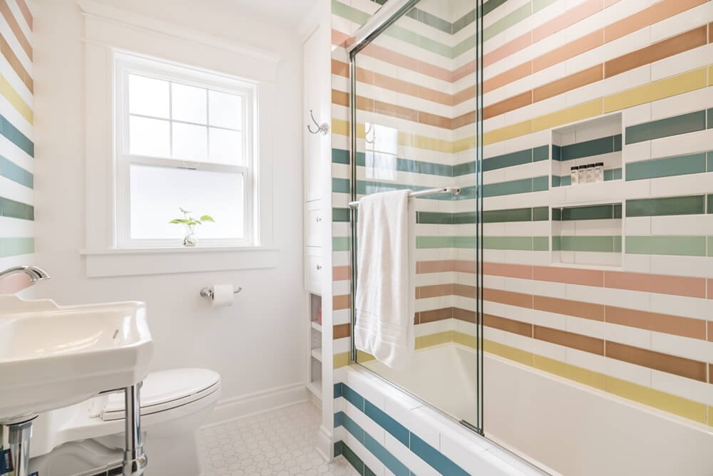 20 Colorful Bathroom Decor Ideas