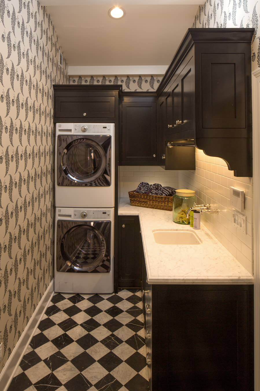 15 Laundry Room Flooring Ideas