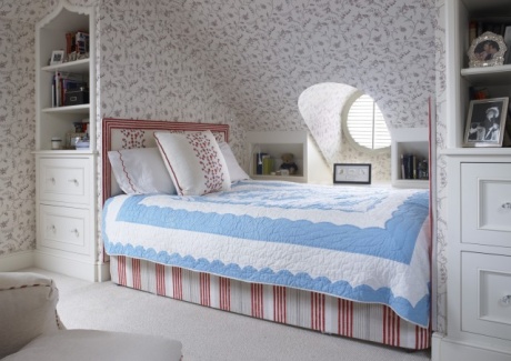 Pretty-attic-bedroom-design-from-Gast-Architects