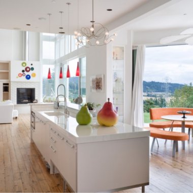 Cozzy and Sophisticated White Kitchen Design