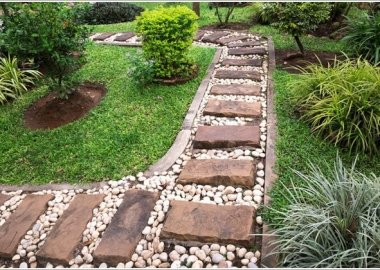 10 Cool Garden Walkway and Stepping Stones Combos 3