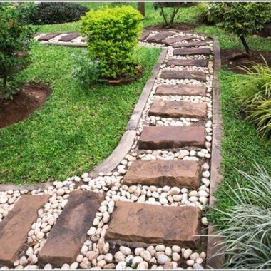 10 Cool Garden Walkway and Stepping Stones Combos 3