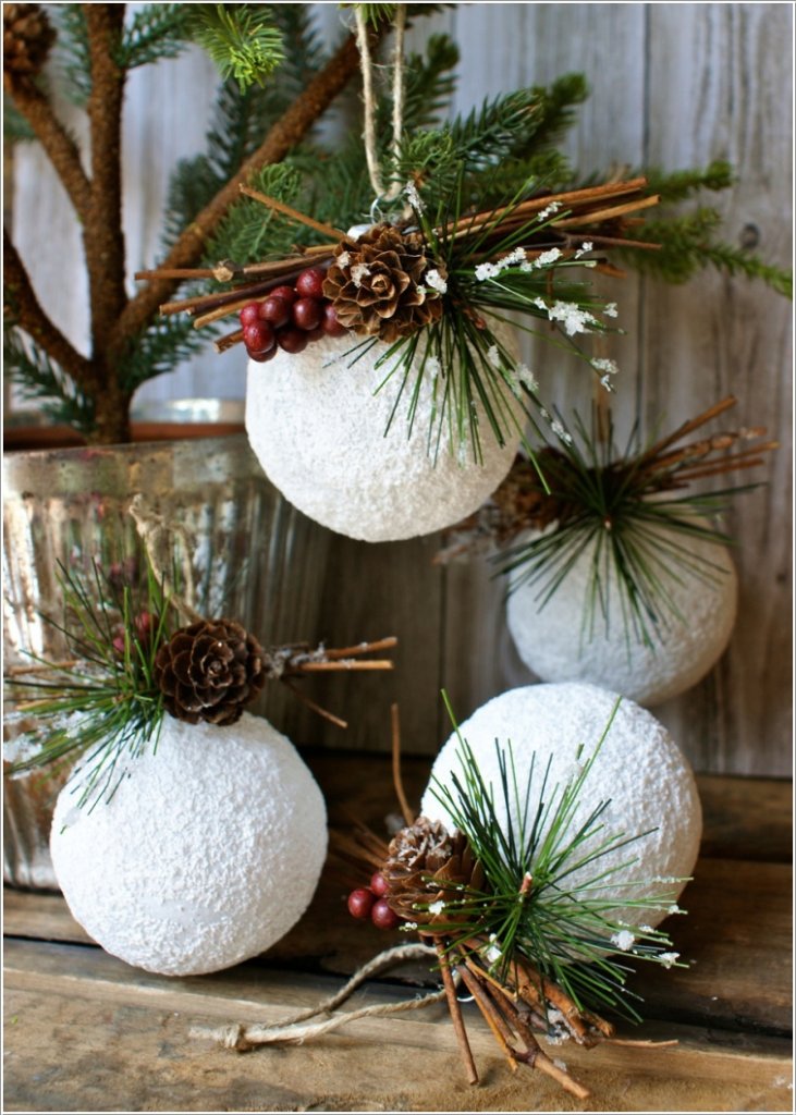 15 Wonderful DIY Christmas Ball Crafts