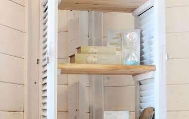 10 Clever Ideas to Build Furniture with Old Shutters fi