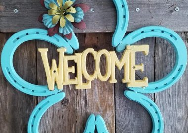 10 Wonderful DIY Welcome Signs for Your Front Door or Porch fi