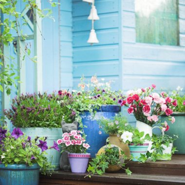 13 Fabulous Patio and Balcony Planter Inspirations fi