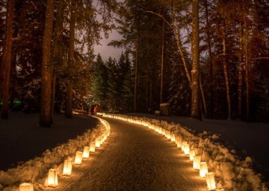 10 Outdoor Wedding Walkway Lighting Ideas fi