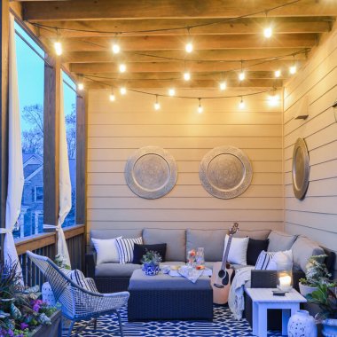 15 Fabulous Ways to Decorate Your Porch Wall fi