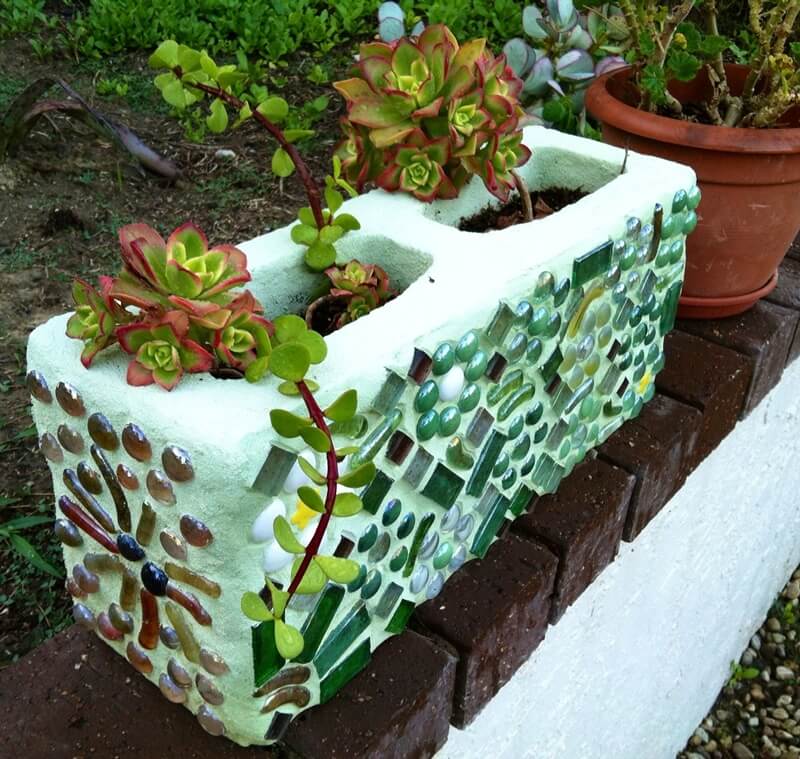 12 DIY Mosaic Garden Decor Projects 12 DIY Mosaic Garden Decor Projects