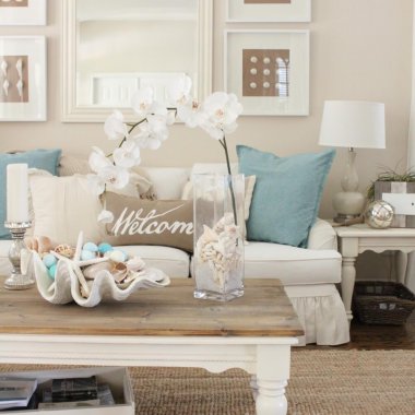10 Ways to Work Mirrors in Your Living Room