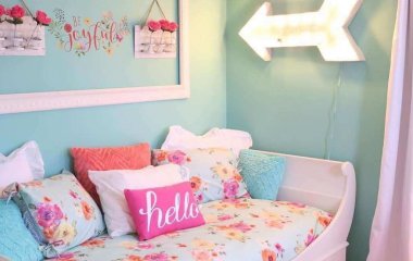 Home Decor Ideas with Empty Picture Frames