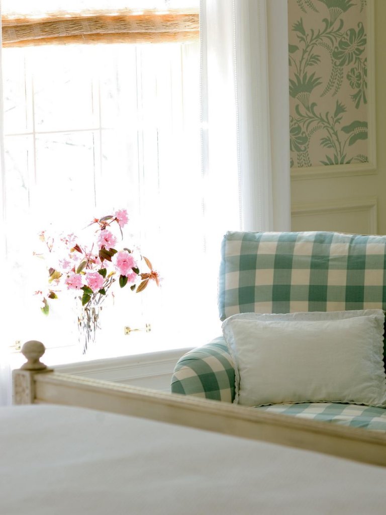 Gingham Bedroom Decorating Ideas