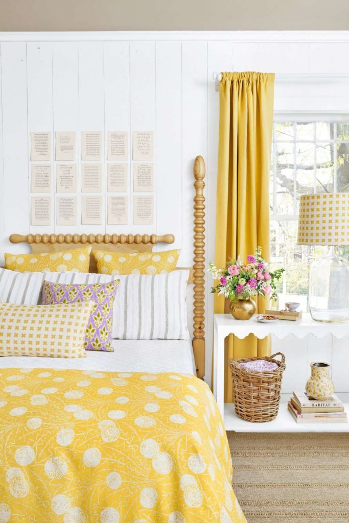 How to Decorate a Bedroom With Yellow