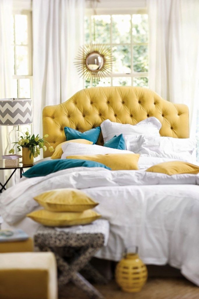 How to Decorate a Bedroom With Yellow