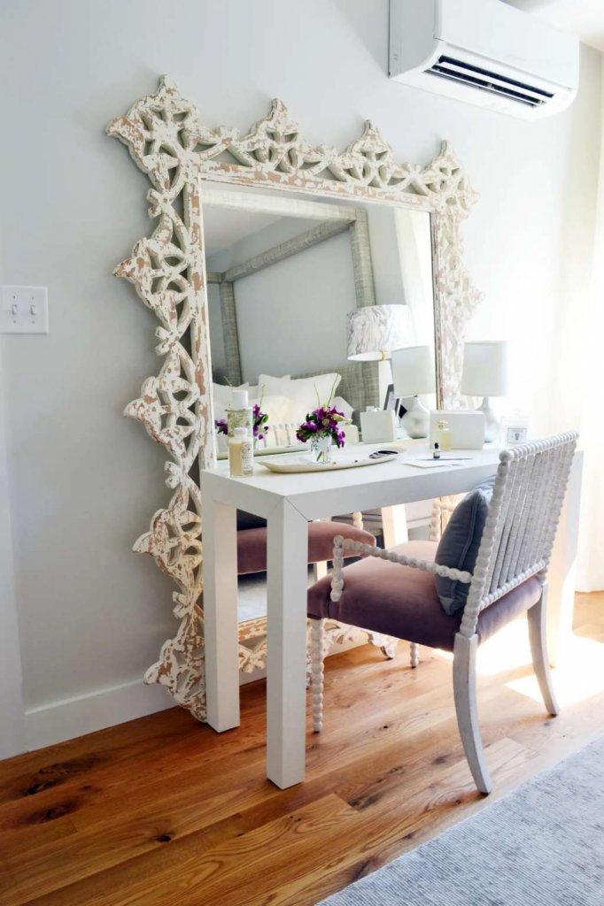 Ways to Style a Bedroom Mirror