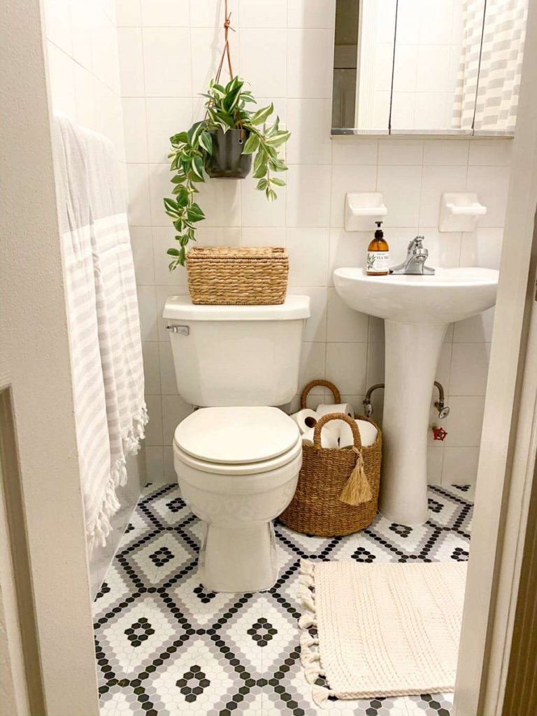 Small Makeovers for a Bathroom